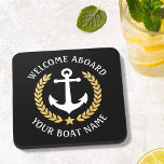 Willkommen an Bord des Bootes Name Anchor Regal Go Getränkeuntersetzer<br><div class="desc">Ein elegantes Set mit nautischen Themen Cork Back Getränkekopfer mit Begrüßung an Bord und Ihrem personalisierten Bootsnamen,  Familiennamen oder anderen gewünschten Text. Ein speziell entworfener Bootanker mit goldfarbenen Lorbeertönen-Blätter und ein Stern auf Regalschwarz oder passen die Basisfarbe einfach an Ihre aktuelle Dekoration oder Ihr aktuelles Thema an.</div>