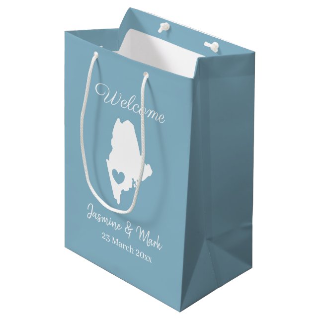Willkommen bei den Maine-Gastgeschenke Hochzeiten Mittlere Geschenktüte (Vorderseite Schrägansicht)