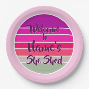 Willkommen bei Name's She Shed 20xx Retro Sunset Pappteller