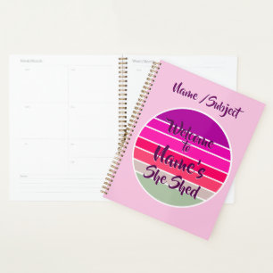 Willkommen bei Name's She Shed 20xx Retro Sunset Planer
