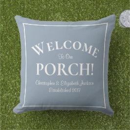 Willkommen bei Porch Custom Family Names Dusty Blu Kissen