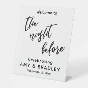 Willkommen bei The Night Before Casual Handwriting Sockelschild