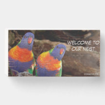 "Willkommen in unserem Nest" Schild w Rainbow Lori