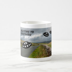 Willkommen in Yorkshire mit einigen außerirdischen Kaffeetasse