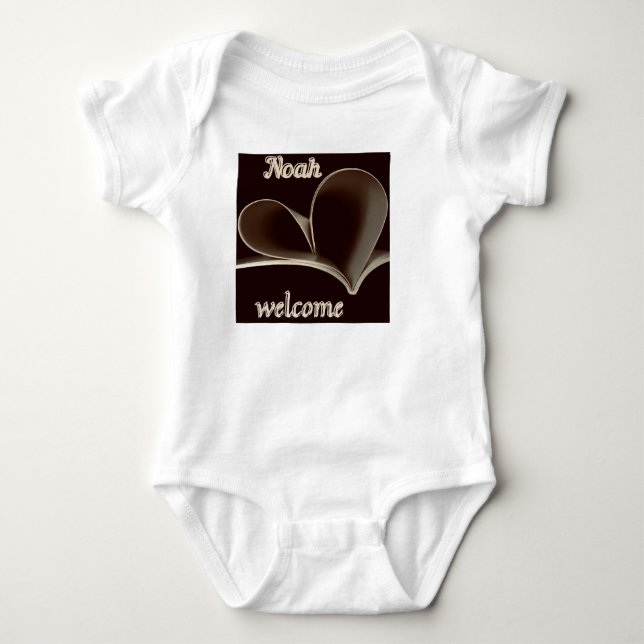Willkommen Noah Heartfelt Baby Bodysuit. Baby Strampler (Vorderseite)