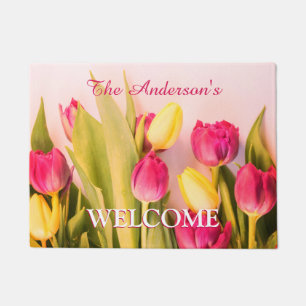 Willkommen und Familienname, rosa und gelbe Tulpen Fußmatte