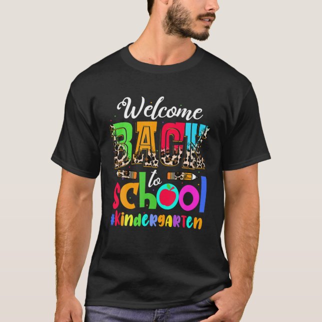 Willkommen zurück zum Kindergarten am ersten Schul T-Shirt (Vorderseite)
