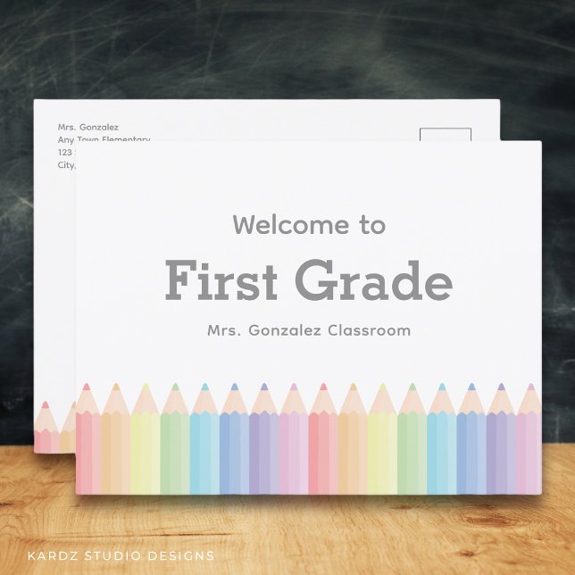 Willkommen zurück zur Vorlage der Schulpostkarte Postkarte (Welcome back to school, teacher rainbow colored pencils. Cute postcard for Elementary or pre school)
