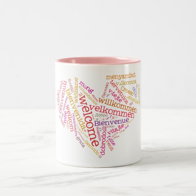 Willkommene Tasse des Herz-(viele Sprachen) (Mittel)