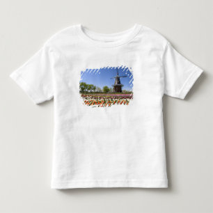 Windmill Island Park mit Tulpen in Blüte bei Kleinkind T-shirt