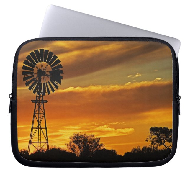 Windmill und Sunset, William Creek, Oodnadatta Laptopschutzhülle (Vorderseite)