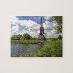 Windmühle entlang eines Kanals östlich von Leiden