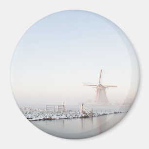Windmühle im Schnee im runden Magneten des Winter Magnet