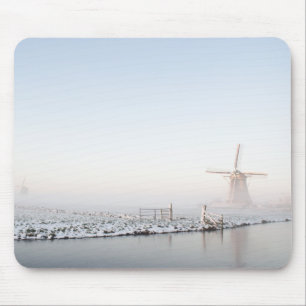 Windmühle im Schnee in Winter mousepad