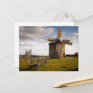 Windmühle in Grün- und Weißwolken und Blauem Himme Postkarte