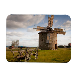 Windmühle in Grünem Feld & Weiße Wolken & Blauer H Magnet