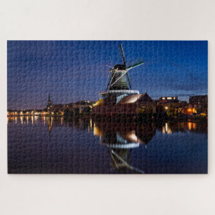 Windmühle Leidschendam mit Reflexion in der Nacht