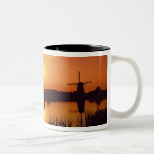 Windmühlen bei Sonnenuntergang, Kinderdijk, Niede Zweifarbige Tasse