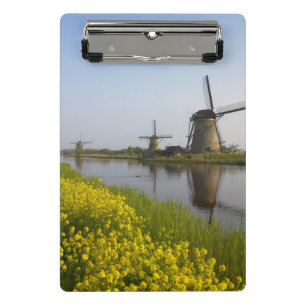 Windmühlen entlang des Kanals in Kinderdijk Mini Klemmbrett