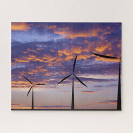 Windmühlen-Turbine am Sonnenuntergang