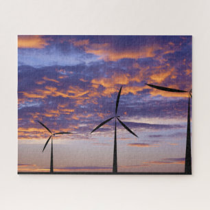 Windmühlen-Turbine am Sonnenuntergang