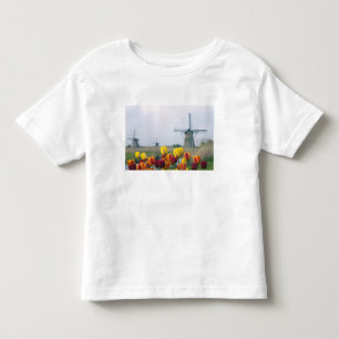 Windmühlen und Tulpen entlang des Kanals in Kleinkind T-shirt