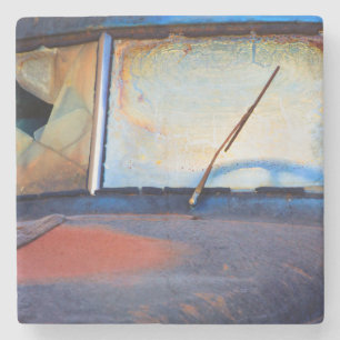 Windschutzscheibe eines alten rostigen Lastwagens Steinuntersetzer