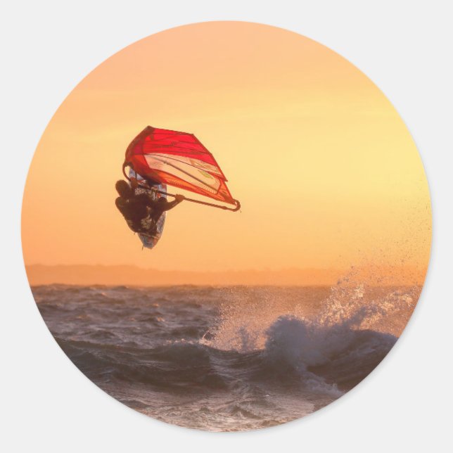 Windsurfen bei Sonnenuntergang Runder Aufkleber (Vorderseite)