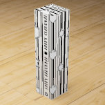 Wine Chanukah Black and White Geschenkboxen Weinbox<br><div class="desc">Persönlich anpassen, indem Sie Ihren eigenen Text an jedem Ort auf der Weinkiste hinzufügen. Wählen Sie Ihren bevorzugten Schriftart Stil, Farbe und Größe. Auch viele Textbearbeitungstools. Macht es Spaß! Danke, dass ihr angehalten und vorbeigekommen seid! Ihr Geschäft ist sehr geschätzt. Viel Spaß! Chag Chanukah/Hanukkah!! Stil: Wein Geschenkbox Dress up any...</div>