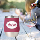 Wine Red Stylized Wedding Trauzeuge Name<br><div class="desc">Gönnen Sie Ihrem Hochzeitsreisenden einen Trauzeuge mit diesem personalisierten Edelstahl-Edelstahlwascher, der in einem weißen, ovalen Design in einem stilisierten Drehbuch seinen Namen trägt. Hintergrundfarbe und Skript ist ein Wein rot. Personalisieren Sie Ihren Weinwäscher, indem Sie den Namen mit dem gewünschten Namen bearbeiten und ersetzen. Erhältlich in vielen beliebten Hochzeitsfarben.</div>