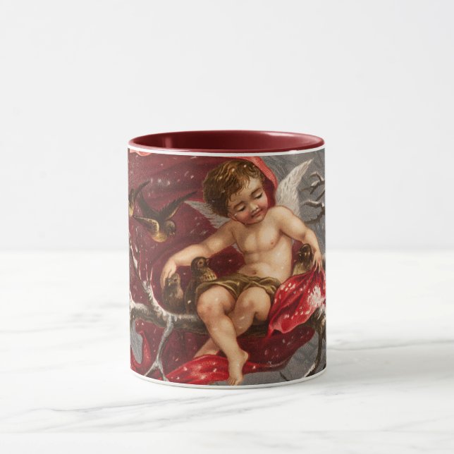 WINGED CHERUB AUF WINTERBAUM MIT BIRTEN Weihnachte Tasse (Zentrum)