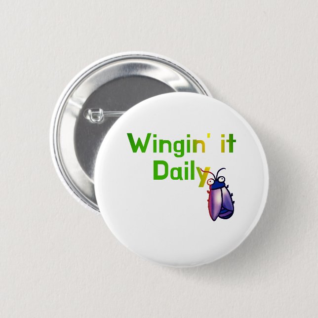 Wingin It Daily Funny Bug Humor Button (Vorne & Hinten)