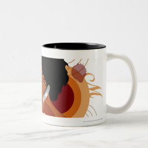 Winkel einer Frau, die Musik mit Kopfhörern Zweifarbige Tasse