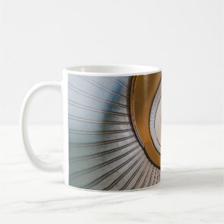 Winkelaufnahme der Spiralleiter Kaffeetasse