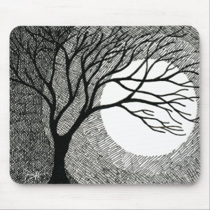 Winter-Baum und Mond in Schwarzweiss Mousepad