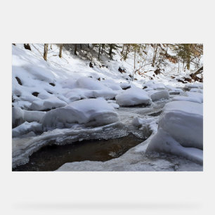 Winter-Bergfluss – Wilde Natur Rumänien Acrylschild