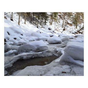 Winter-Bergfluss – Wilde Natur Rumänien Fotodruck
