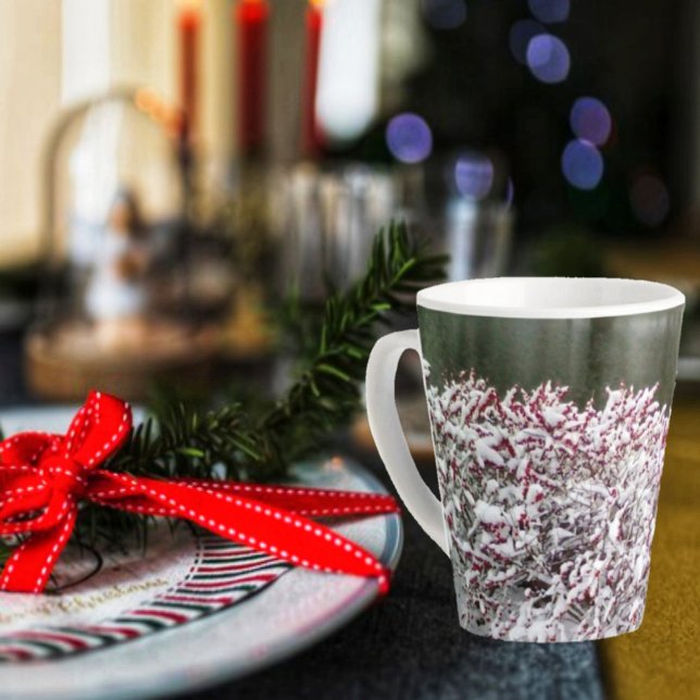 Winter Berries Latte Tasse (A winter photo that turned into a great, Christmas Mug!)