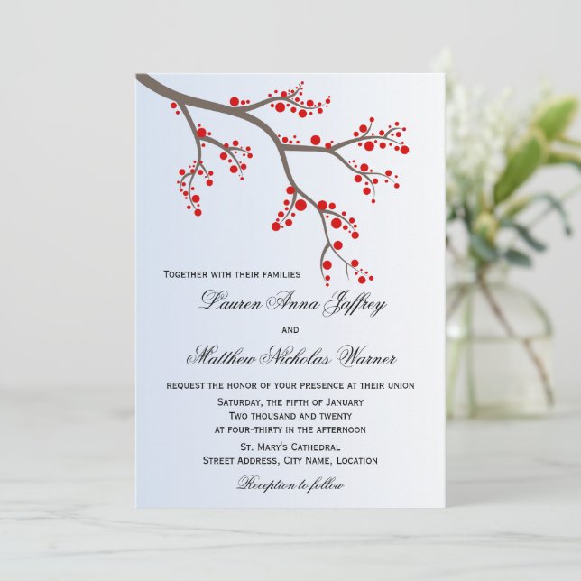 Winter Berry Branch Wedding Einladung (Stehend Vorderseite)