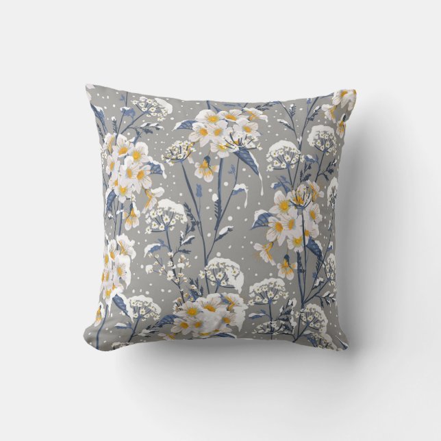 Winter Blossom: zartes Blumenmuster Kissen (Vorderseite)