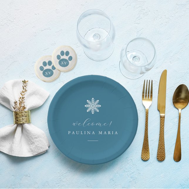 Winter Blue 15th Birthday Quinceañera Snowflake Pappteller (Beautiful blue personalized quinceanera celebration plate with winter white snowflake.)