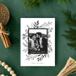 Winter Botanicals Weihnachtsgebäck Schwarz-Weiß-Fo Feiertagskarte<br><div class="desc">Diese vollständig anpassbare 1-Foto-Urlaubskarte verfügt über elegante handbemalte Aquarellbotanicals, die Ihr Foto wunderschön umrahmen. Es erscheint ein passendes Muster auf der Rückseite und im Raum, um eine personalisierte Nachricht zu schreiben. Gewollt, um noch mehr anpassen? Klicken Sie auf "Bearbeiten mit dem Entwurfswerkzeug". Dieses Design ist Teil einer Sammlung. Originelle Kunstwerke...</div>