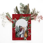 Winter Botanischer Rahmen Rot Zwei Foto Weihnachte Folien Feiertagskarte<br><div class="desc">Eleganter rustikaler Weihnachtsgruß mit einem festlichen botanischen Foto und Beeren-Rahmen mit Bogenform Foto,  schöner echter Folientext auf einem klassischen roten Hintergrund und einem einfachen Foto Rückseite der Karte. Senden Sie mit dieser wunderschönen Fotokarte Urlaubsgrüße an Familie und Freunde!</div>