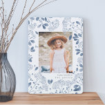 Winter Bouquet | Hanukkah-Fotokarte Feiertagskarte<br><div class="desc">Die elegante Hanukkah-Fotokarte verfügt über ein beliebtes,  vertikal oder portrait orientiertes Foto,  umgeben von zarten blauen botanischen Blättern und winzigen Blüten der Blume. Ihr individueller Urlaubsgruß und Familienname oder Familiennamen erscheinen unter Ihrem Foto in schick grauem Schriftsatz. Personalisieren Sie den Rücken mit zwei zusätzlichen Fotos und einer persönlichen Nachricht.</div>