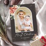 Winter Floral Frohe Weihnachts-Script-Foto Feiertagskarte<br><div class="desc">Senden Sie Ihre Grüße der Saison mit dieser "Winter Floral Merry Christmas Script Arch Foto Holiday Card". Für weitere Anpassungen klicken Sie bitte auf den Link "Weitere Anpassung" und verwenden Sie unser Design-Tool,  um diese Vorlage zu ändern.</div>