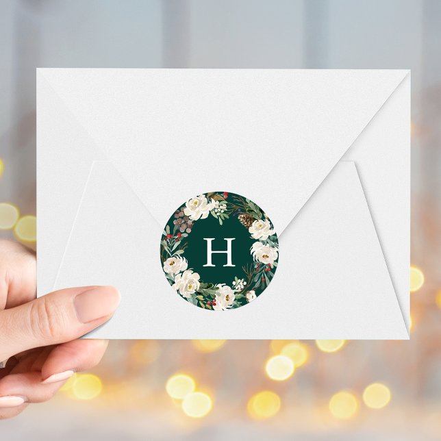 Winter Floral Wreath Green Monogram Holiday Runder Aufkleber (Von Creator hochgeladen)