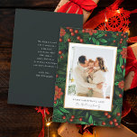 Winter Foliage Greenery Frohe Weihnachts-Foto Feiertagskarte<br><div class="desc">Lassen Sie Ihre Ferien-Erinnerungen mit unserer Foto Weihnachtskarte glänzen. Die Winterlandschaft, mit heiligen Beeren geschmückt, verleiht den Sets einen festlichen Charakter. Ein weißes Overlay mit einem schicken goldenen Imitat umrahmt elegant Ihr gepflegtes Foto. Passen Sie Ihre Urlaubswünsche und Ihren Familiennamen in anmutiger, handgeschriebener Schrift an. Dreh es für einen dunkelgrünen...</div>