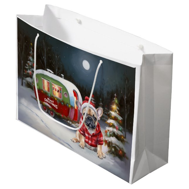 Winter French Bulldog Caravan Weihnachtsabenteuer Große Geschenktüte (Vorderseite Schrägansicht)