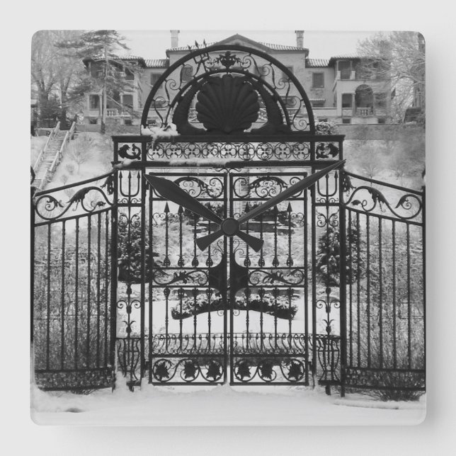 Winter Gate Quadratische Wanduhr (Vorderseite)