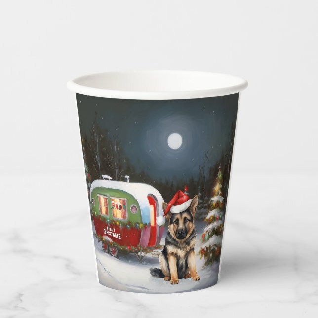 Winter German Shepherd Caravan Weihnachtsabenteuer Pappbecher (Vorderseite)